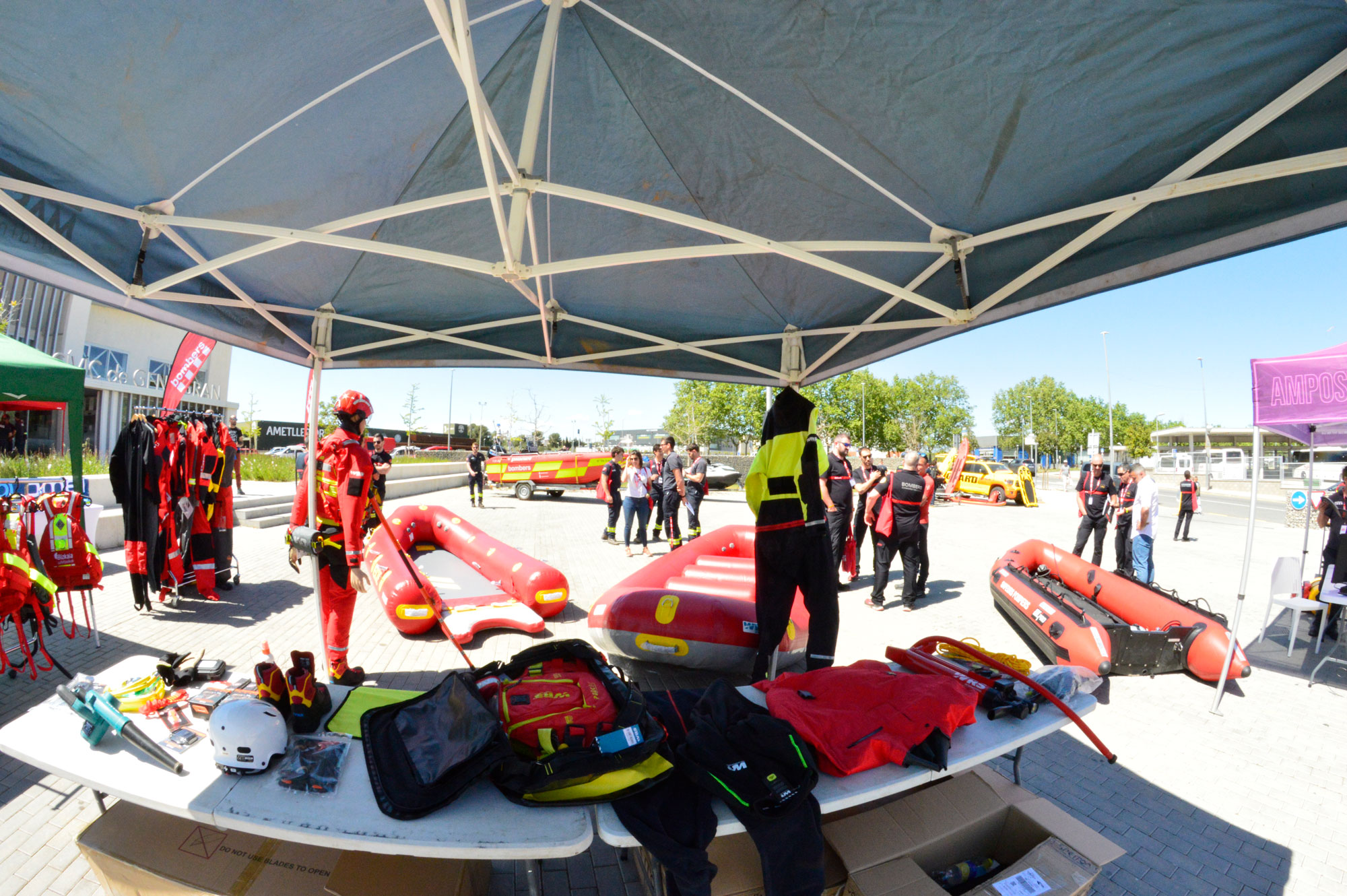 Material de rescate acuatico de WRS International en amposta